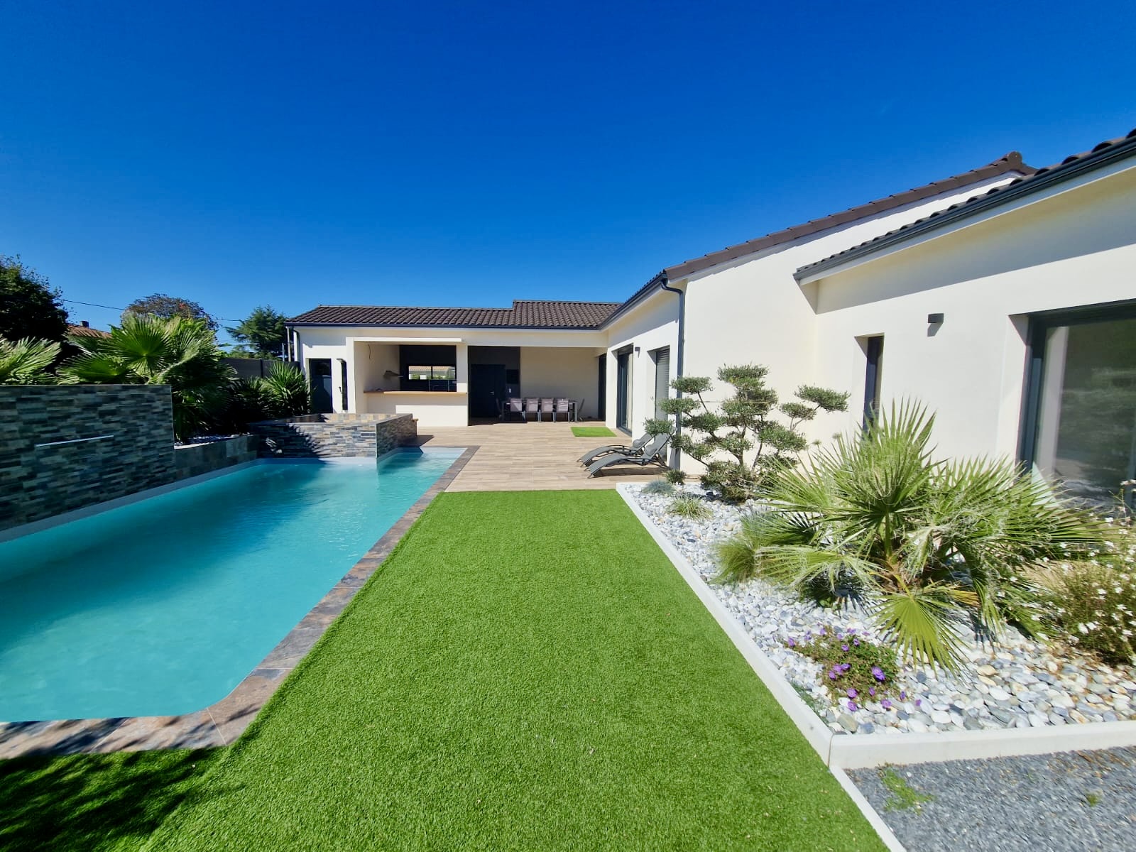 BERGERAC: Maison contemporaine T5 de plain-pied de 180 m²