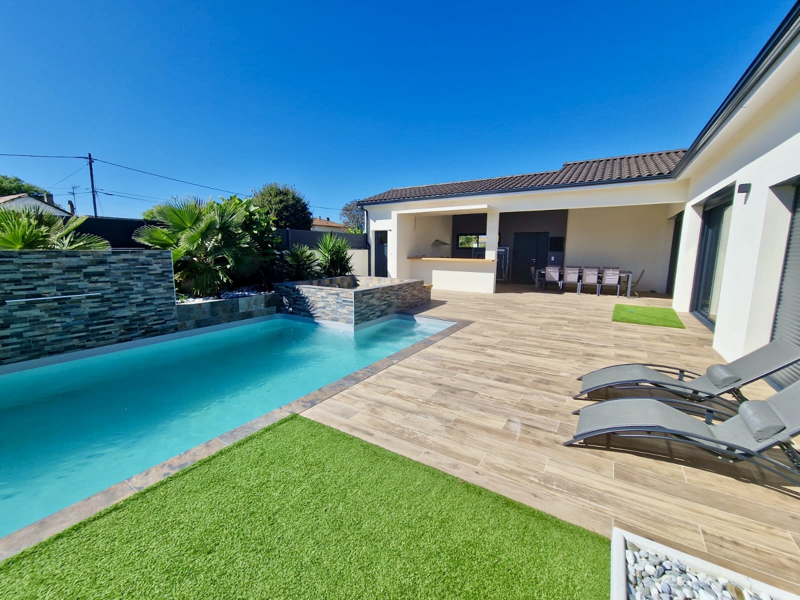 BERGERAC: Maison contemporaine T5 de plain-pied de 180 m²