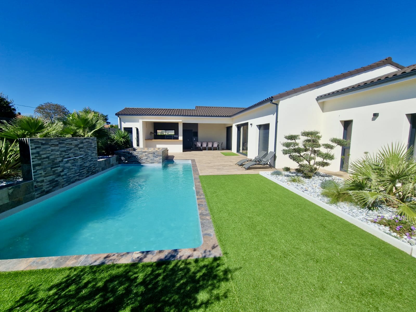 BERGERAC: Maison contemporaine T5 de plain-pied de 180 m²