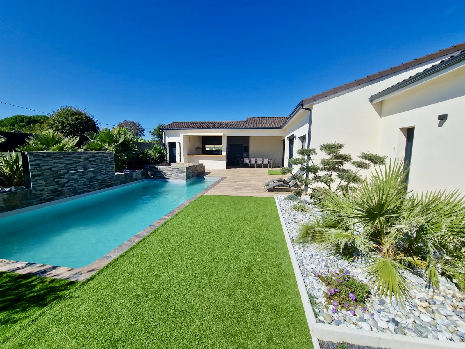 BERGERAC: Maison contemporaine T5 de plain-pied de 180 m²